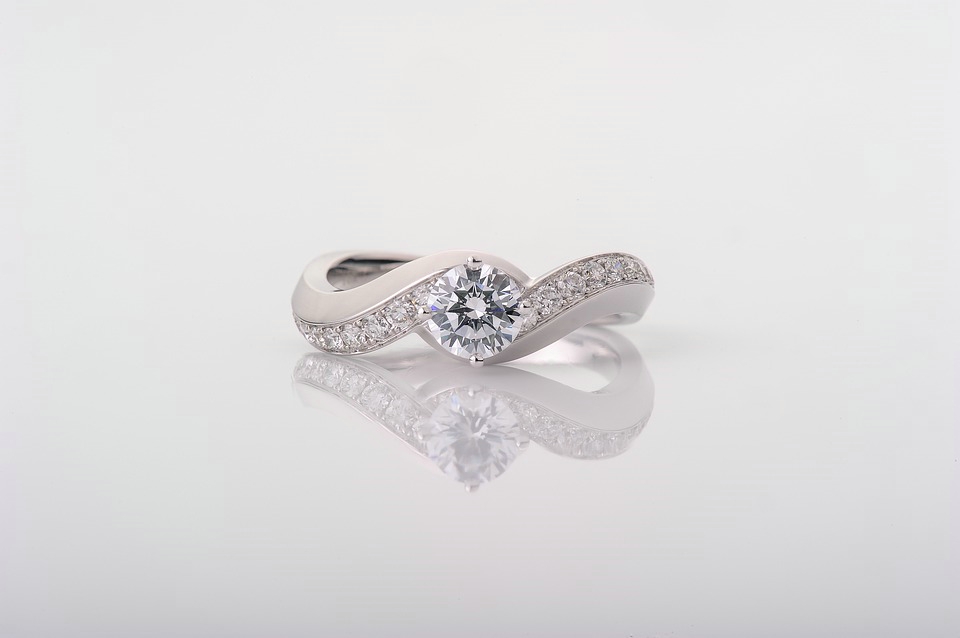 Les meilleurs conseils pour choisir la bague et son diamant pour vos fiançailles